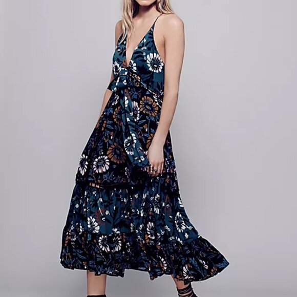 FREE PEOPLE | Pages Of Gold Dark Floral Tiered Maxi Or Midi Dress Boho Flowy M - Picture 1 of 14